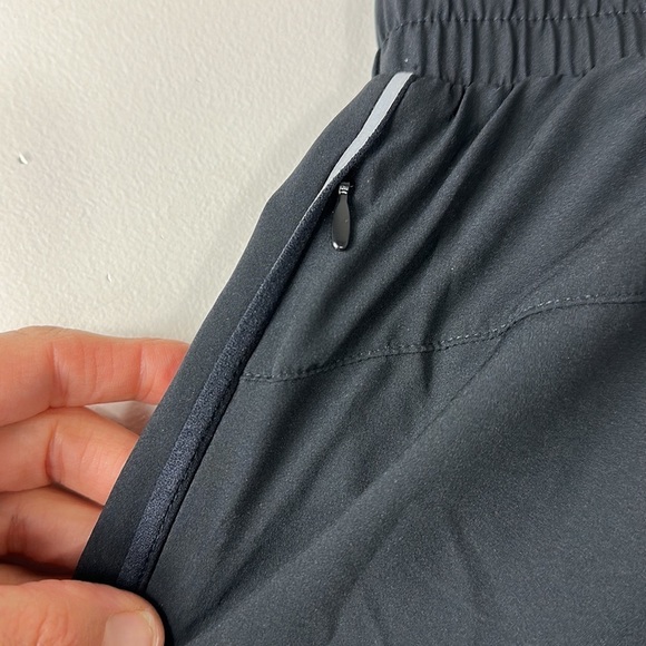 Fabletics Black Full Speed Mid-Rise Run Short Small NWT - Picture 10 of 12